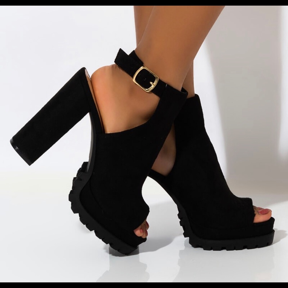Akira chunky open toe boot black suede